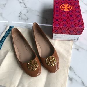 Tory Burch Chelsea camel patent ballet flat